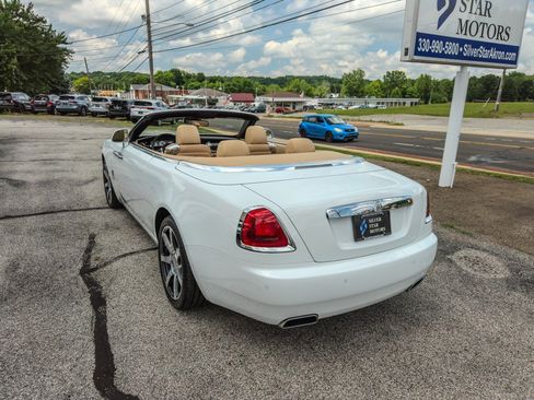 Used 2018 Rolls-Royce Dawn RWD image 11