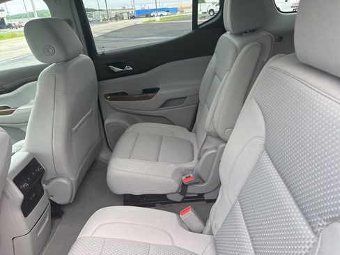 Used 2023 GMC Acadia SLE AWD/4WD image 11