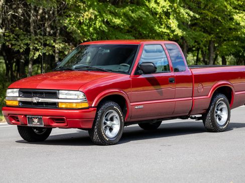 Used 2001 Chevrolet S10 Pickup LS w/ Preferred Equipment Group RWD image 11