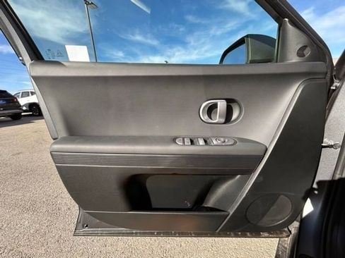 New 2024 Hyundai Ioniq 5 SEL image 15