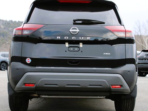 Used 2023 Nissan Rogue S AWD/4WD image 9
