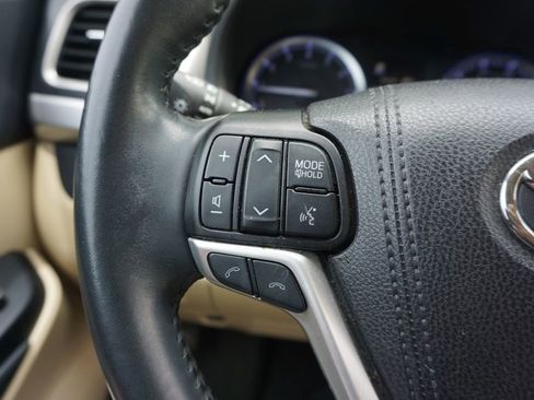 Used 2019 Toyota Highlander XLE FWD image 8