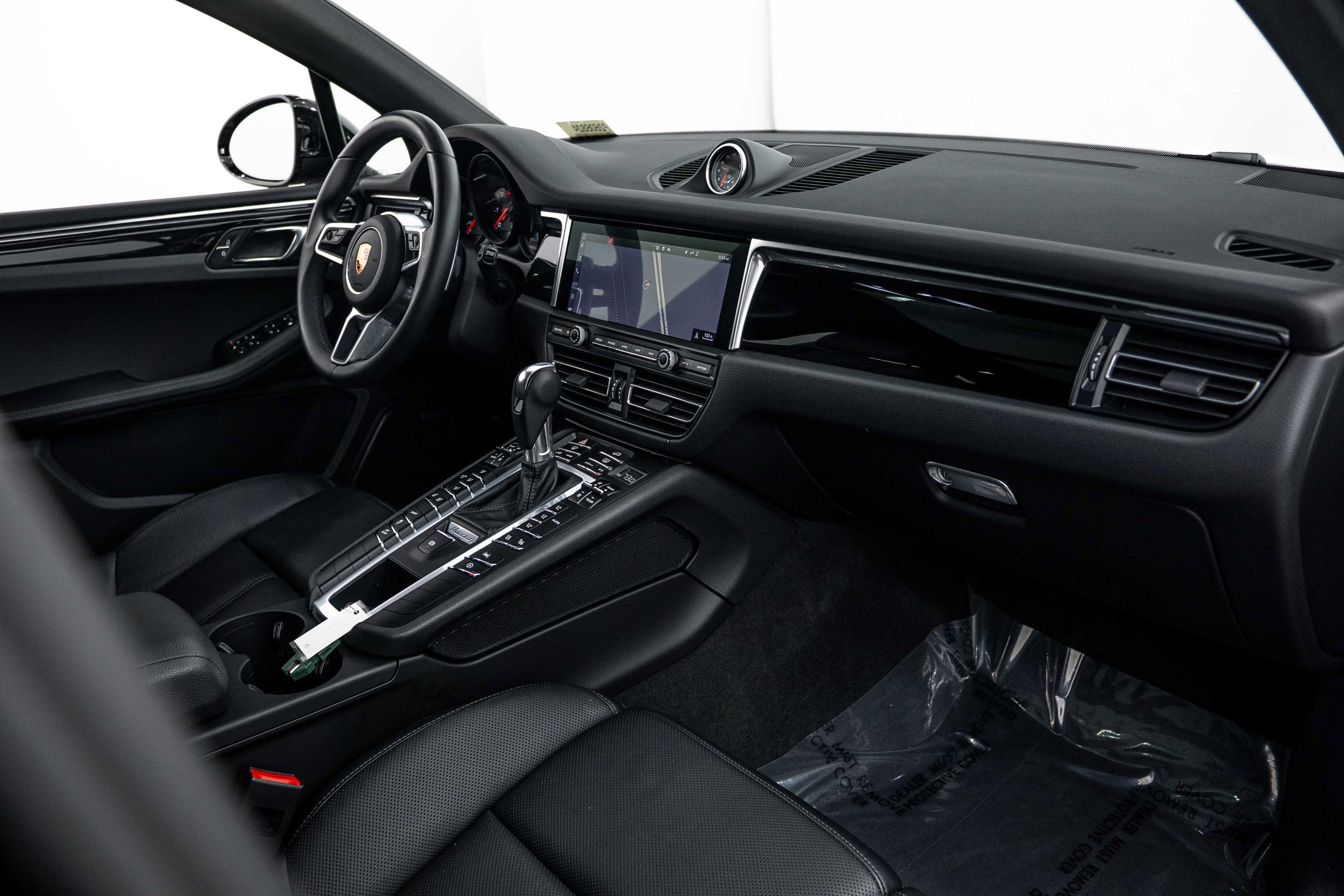 Certified 2021 Porsche Macan AWD/4WD image 17
