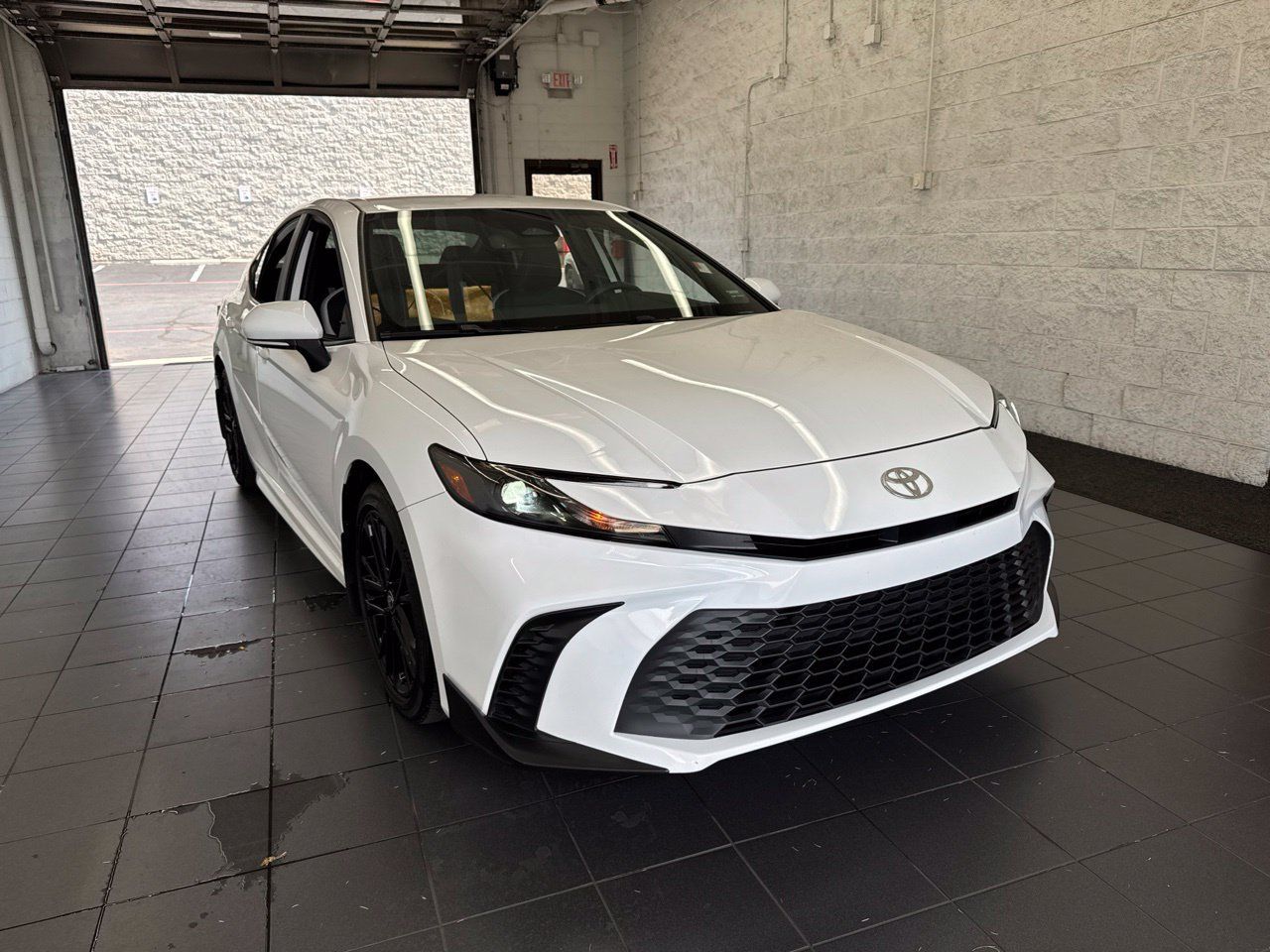 Used 2026 Toyota Camry SE w/ Multimedia Upgrade Package FWD image 2