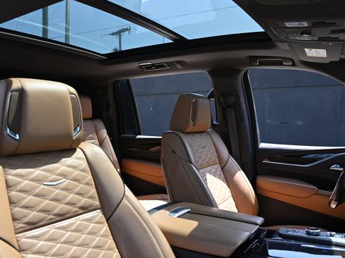Used 2021 Cadillac Escalade ESV Sport AWD/4WD image 16