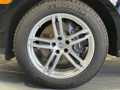 Used 2025 Porsche Macan image 33