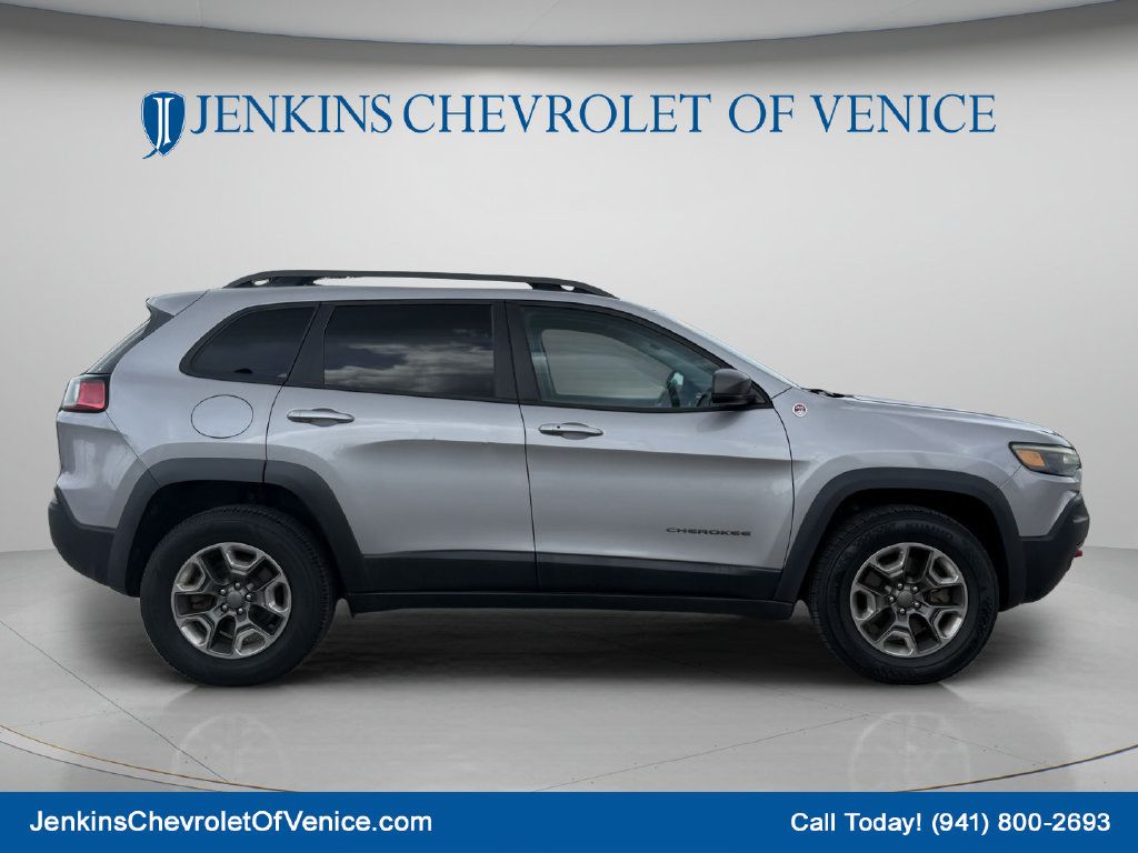 Used 2019 Jeep Cherokee Trailhawk w/ Cold Weather Group AWD/4WD image 3