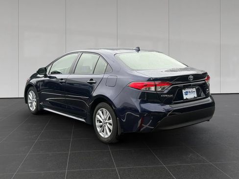 Used 2025 Toyota Corolla LE w/ LE Premium Package FWD image 3