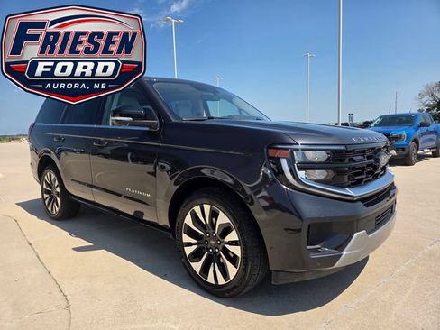 Used 2025 Ford Expedition Platinum w/ Driver's Package AWD/4WD image 3