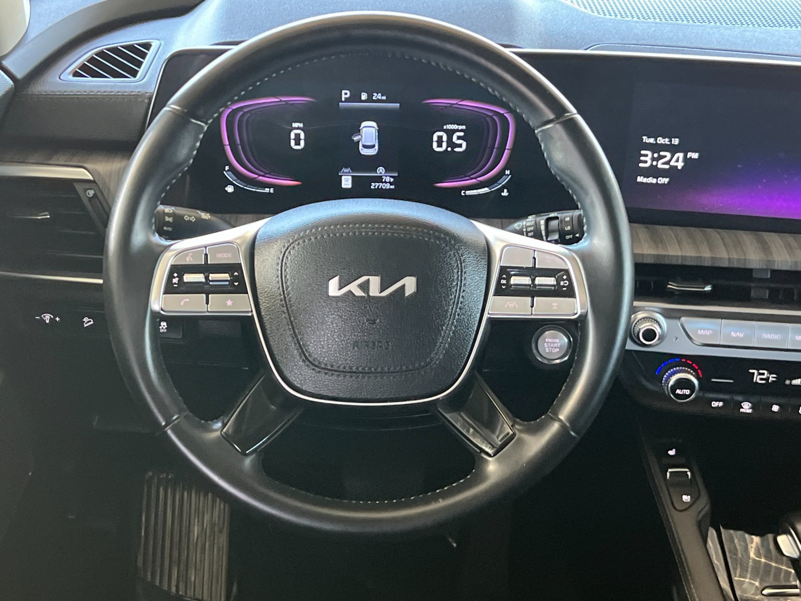 Used 2024 Kia Telluride EX w/ EX Captain's Chair Package FWD image 13