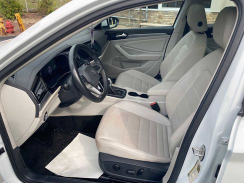 Used 2024 Volkswagen Jetta SE FWD image 12