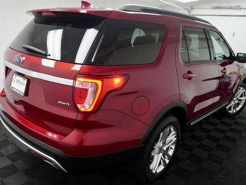 Used 2016 Ford Explorer XLT w/ Equipment Group 202A AWD/4WD image 8