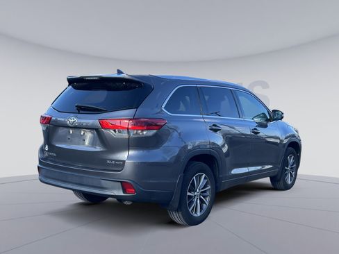 Used 2018 Toyota Highlander XLE image 5