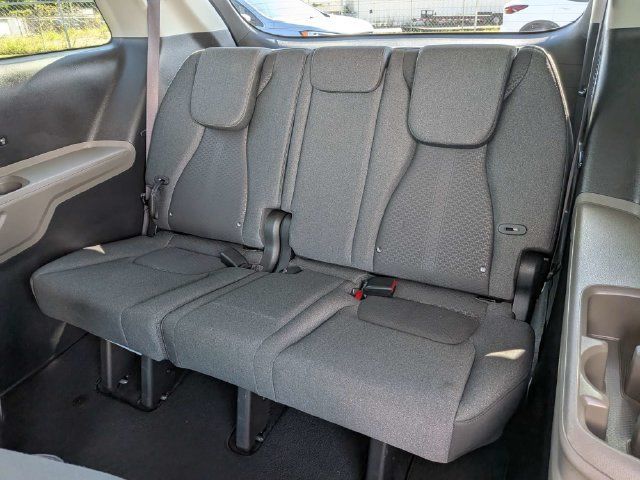 Used 2025 Kia Carnival LX FWD image 15