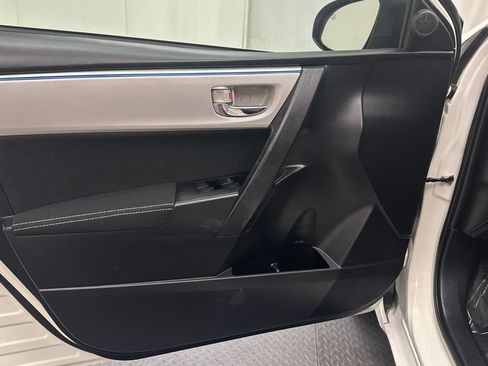 Used 2015 Toyota Corolla LE FWD image 15