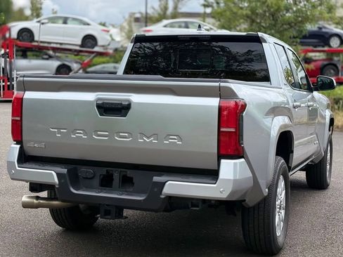 Certified 2025 Toyota Tacoma SR5 AWD/4WD image 5