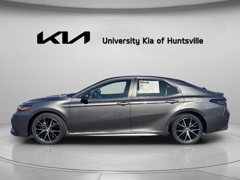 Used 2023 Toyota Camry SE image 4