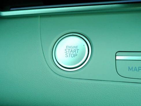 Used 2023 Hyundai Elantra Limited image 42