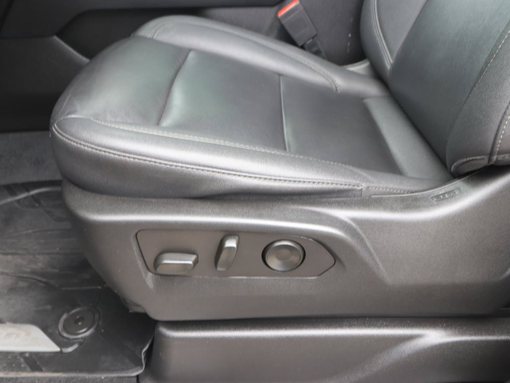 Used 2023 Chevrolet Tahoe Z71 w/ Luxury Package AWD/4WD image 19