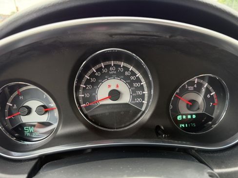 Used 2011 Chrysler 200 Limited FWD image 14