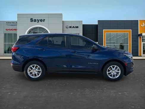 Used 2022 Chevrolet Equinox LS AWD/4WD image 8