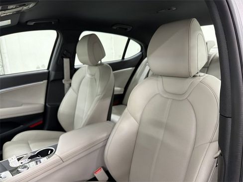 Used 2023 Genesis G70 2.0T image 20
