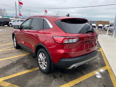 Used 2022 Ford Escape SE image 3