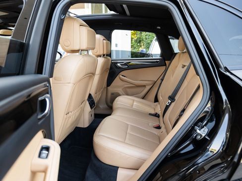 Used 2018 Porsche Macan Sport Edition image 28