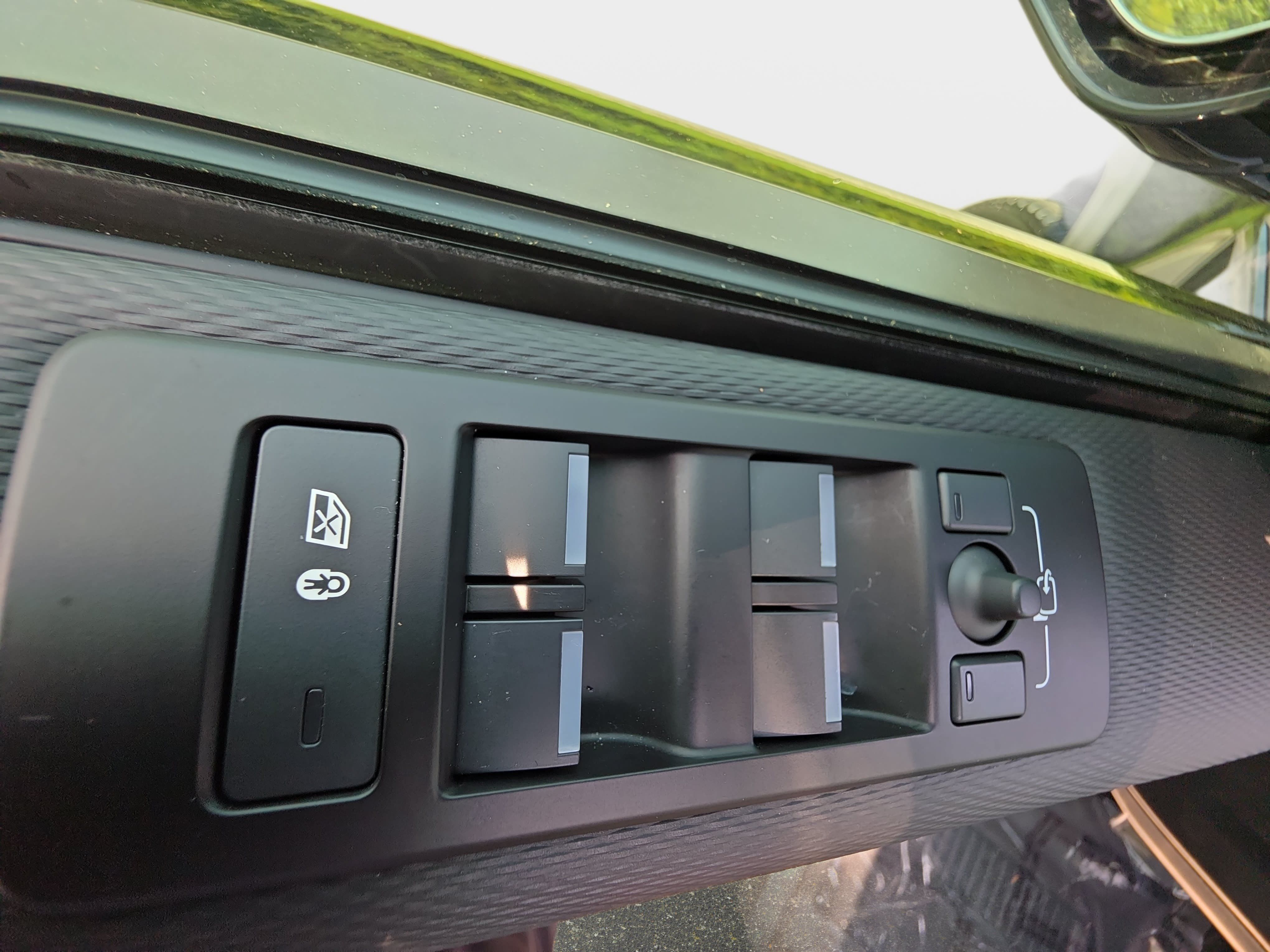 Certified 2025 Land Rover Discovery Dynamic SE AWD/4WD image 30