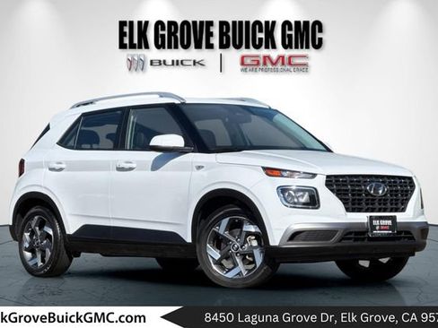 Used 2025 Hyundai Venue SEL FWD image 1