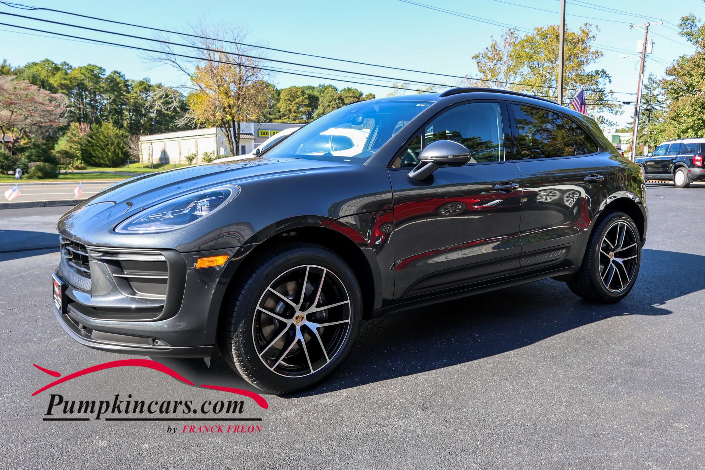 Used 2023 Porsche Macan AWD/4WD image 3