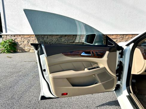 Used 2012 Mercedes-Benz CLS 550 image 8