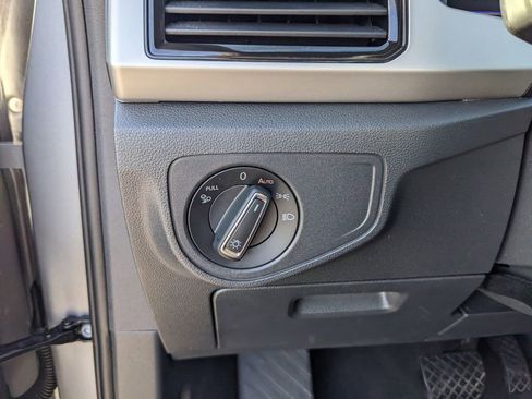 Certified 2022 Volkswagen Atlas Cross Sport SE w/ Panoramic Sunroof Package image 26