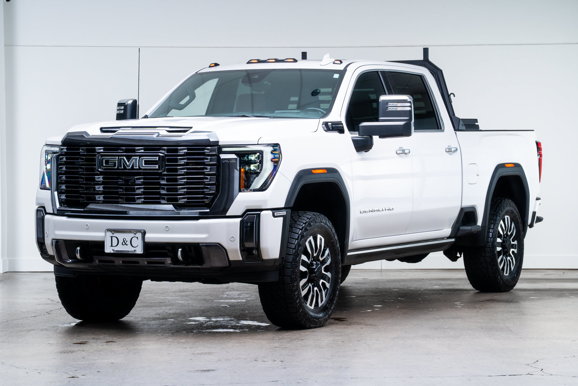 Used 2024 GMC Sierra 3500 Denali Ultimate AWD/4WD image 3