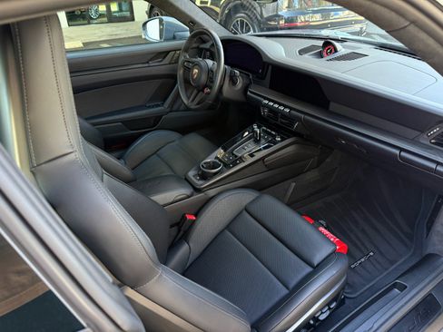 Used 2025 Porsche 911 Carrera GTS image 29