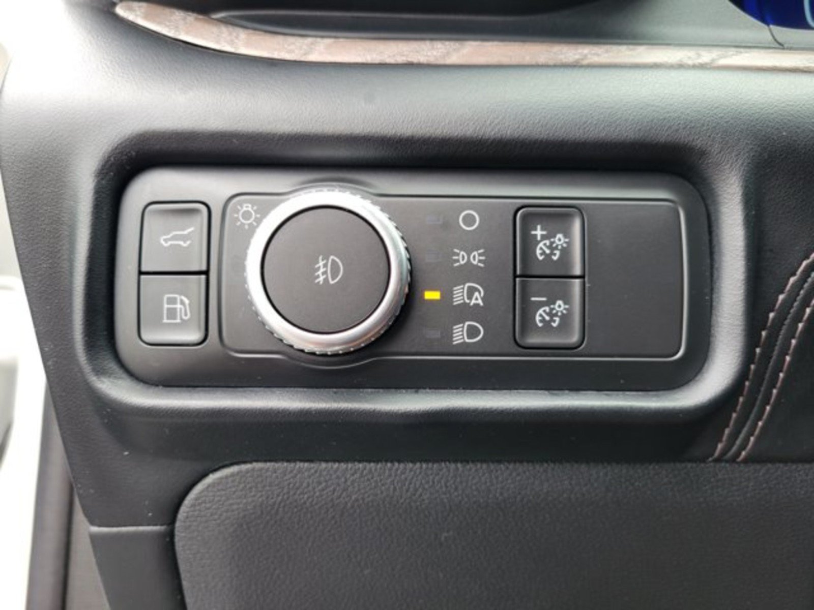 Used 2023 Ford Explorer Platinum w/ Technology Package AWD/4WD image 17