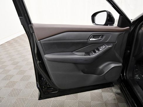 Used 2023 Nissan Rogue SV w/ SV Premium B Package image 13