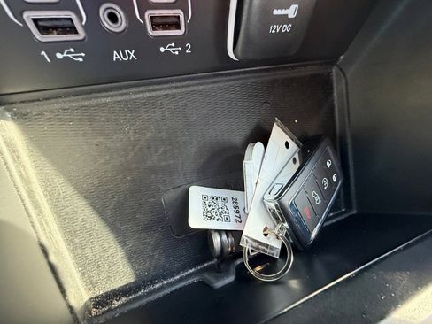 Used 2025 Jeep Grand Cherokee Laredo w/ Luxury Tech Group I image 38