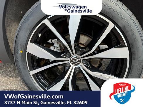 Certified 2024 Volkswagen Atlas SEL Premium R-Line AWD/4WD image 29