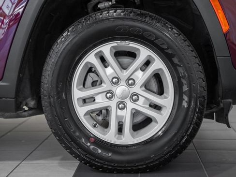 Certified 2024 Jeep Grand Cherokee Laredo w/ Luxury Tech Group I AWD/4WD image 16