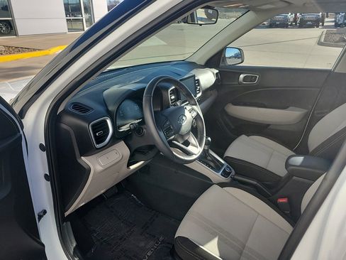 Used 2023 Hyundai Venue SEL w/ Cargo Package image 8
