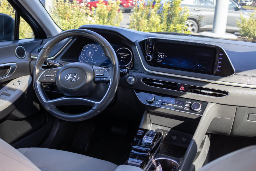 Used 2023 Hyundai Sonata SEL w/ Convenience Package FWD image 11