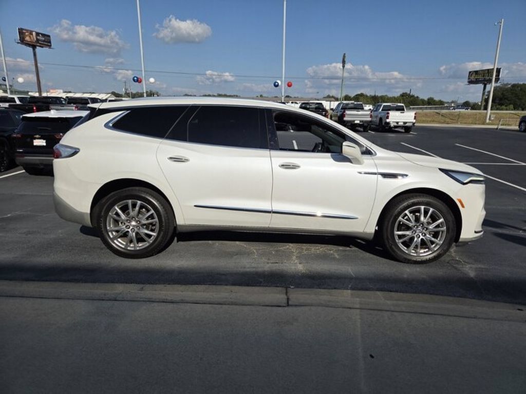 Used 2023 Buick Enclave Essence w/ Experience Buick Package FWD image 6