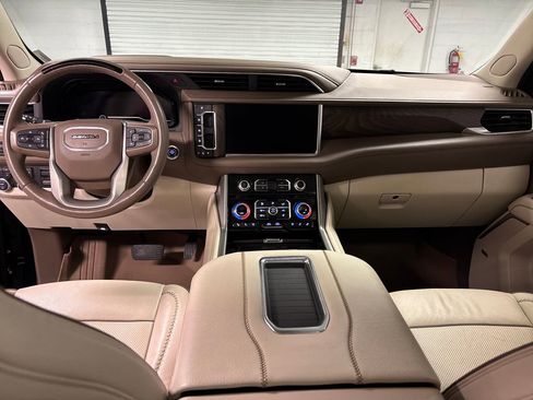 Used 2023 GMC Yukon XL Denali w/ Denali Reserve Package AWD/4WD image 30