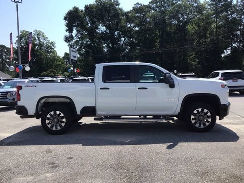 Used 2022 Chevrolet Silverado 2500 Custom w/ Custom Convenience Package AWD/4WD image 6