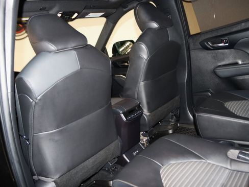 Used 2023 Toyota Highlander L image 50