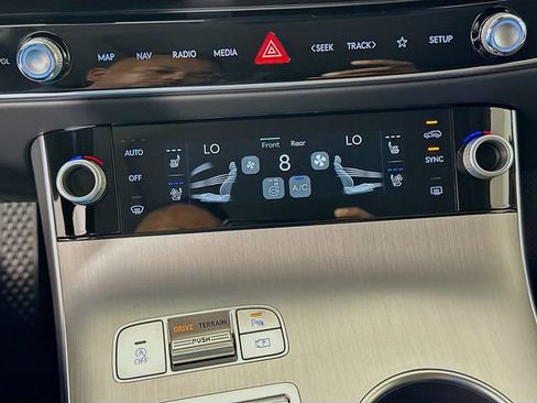 New 2026 Genesis GV70 2.5T Advanced AWD/4WD image 14