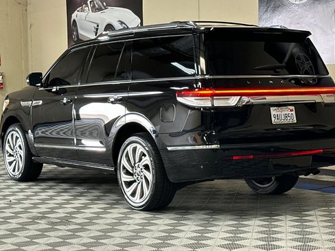 Used 2022 Lincoln Navigator Reserve image 6