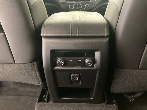 Used 2023 Chevrolet Traverse LT w/ Rear Camera Mirror Package AWD/4WD image 19