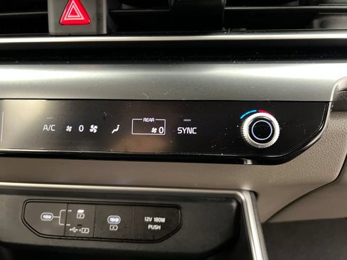 Used 2025 Kia Carnival FWD image 64